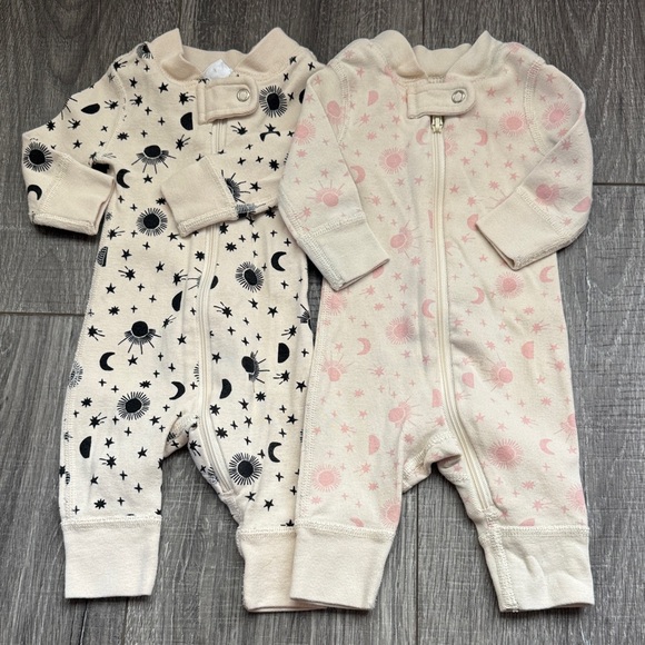 Hanna Andersson Other - Hanna Andersson Cream Footies with Black and Pink Patterns